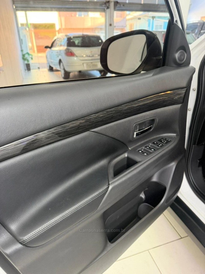 OUTLANDER 2.0 16V GASOLINA 4P AUTOMÁTICO - 2016 - CAXIAS DO SUL