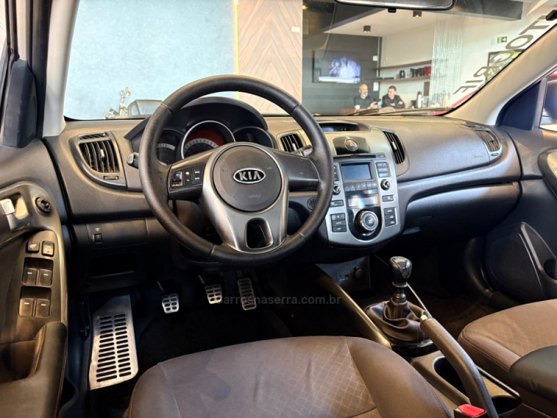CERATO 1.6 E.221 SEDAN 16V GASOLINA 4P MANUAL - 2012 - CAMPO BOM