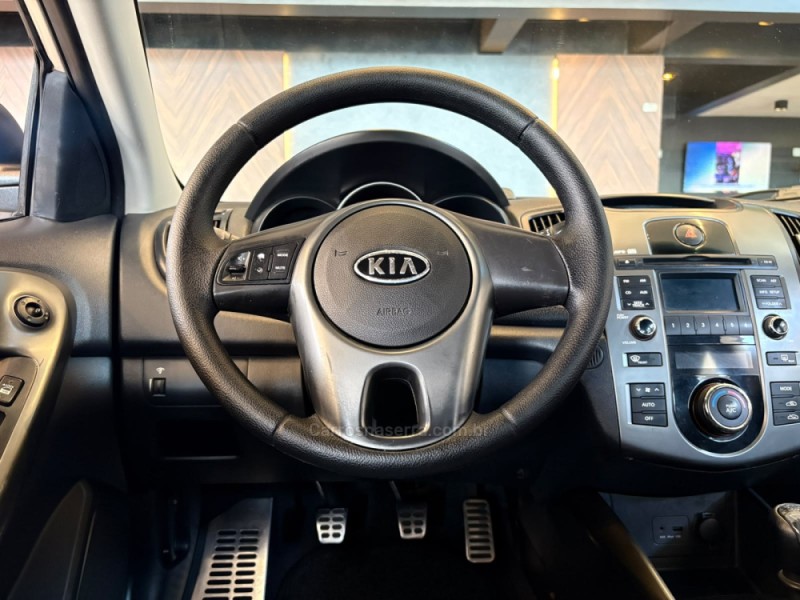 CERATO 1.6 E.221 SEDAN 16V GASOLINA 4P MANUAL - 2012 - CAMPO BOM