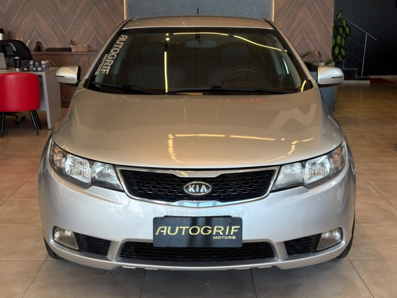 CERATO 1.6 E.221 SEDAN 16V GASOLINA 4P MANUAL - 2012 - CAMPO BOM