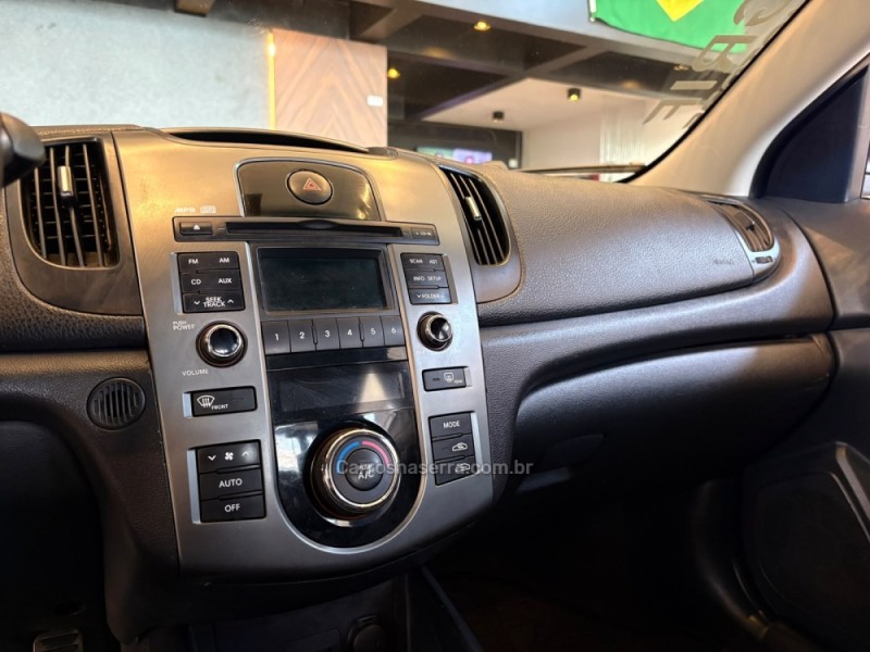 CERATO 1.6 E.221 SEDAN 16V GASOLINA 4P MANUAL - 2012 - CAMPO BOM