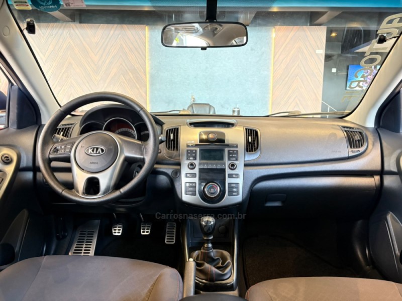 CERATO 1.6 E.221 SEDAN 16V GASOLINA 4P MANUAL - 2012 - CAMPO BOM