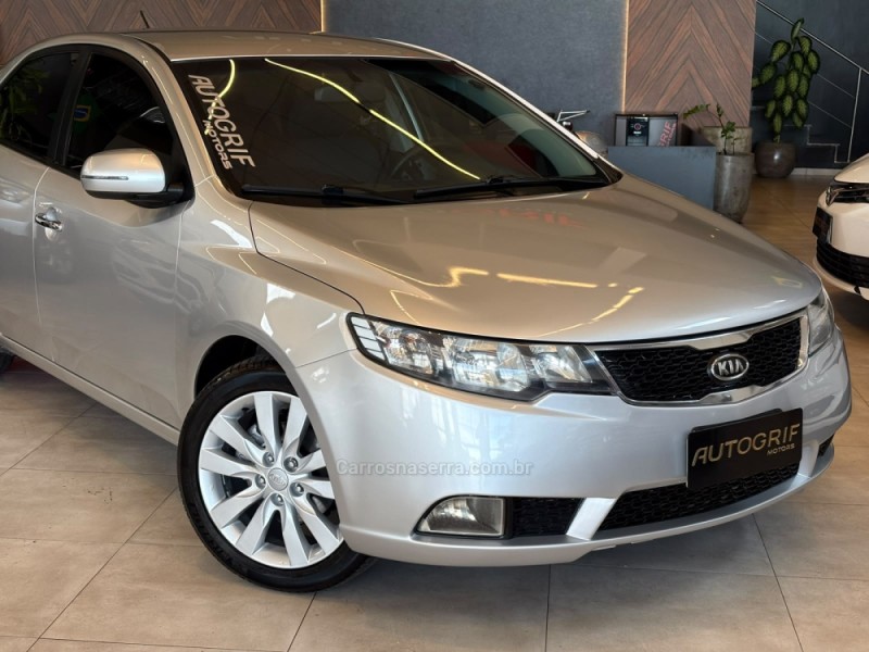 CERATO 1.6 E.221 SEDAN 16V GASOLINA 4P MANUAL - 2012 - CAMPO BOM