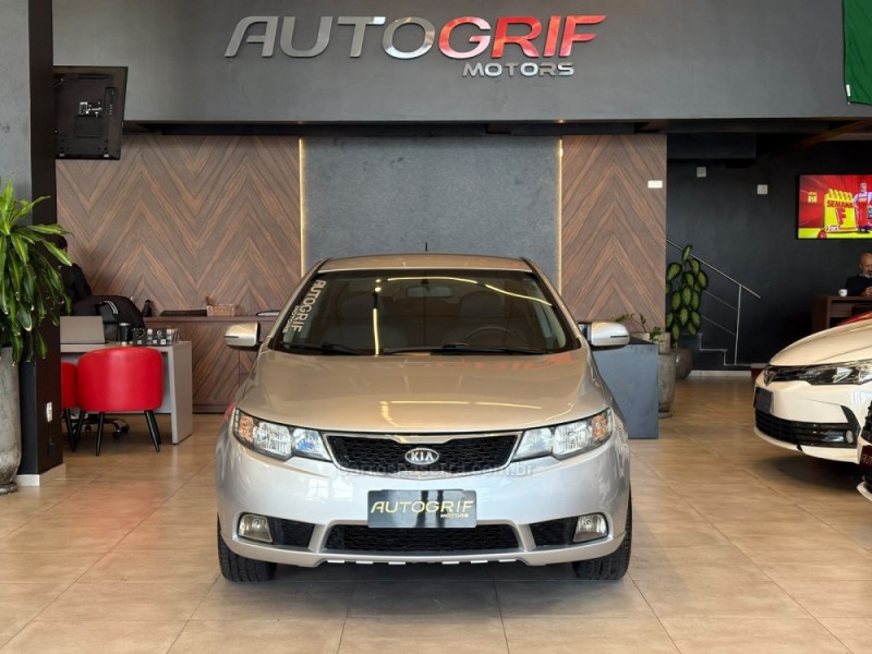 CERATO 1.6 E.221 SEDAN 16V GASOLINA 4P MANUAL - 2012 - CAMPO BOM