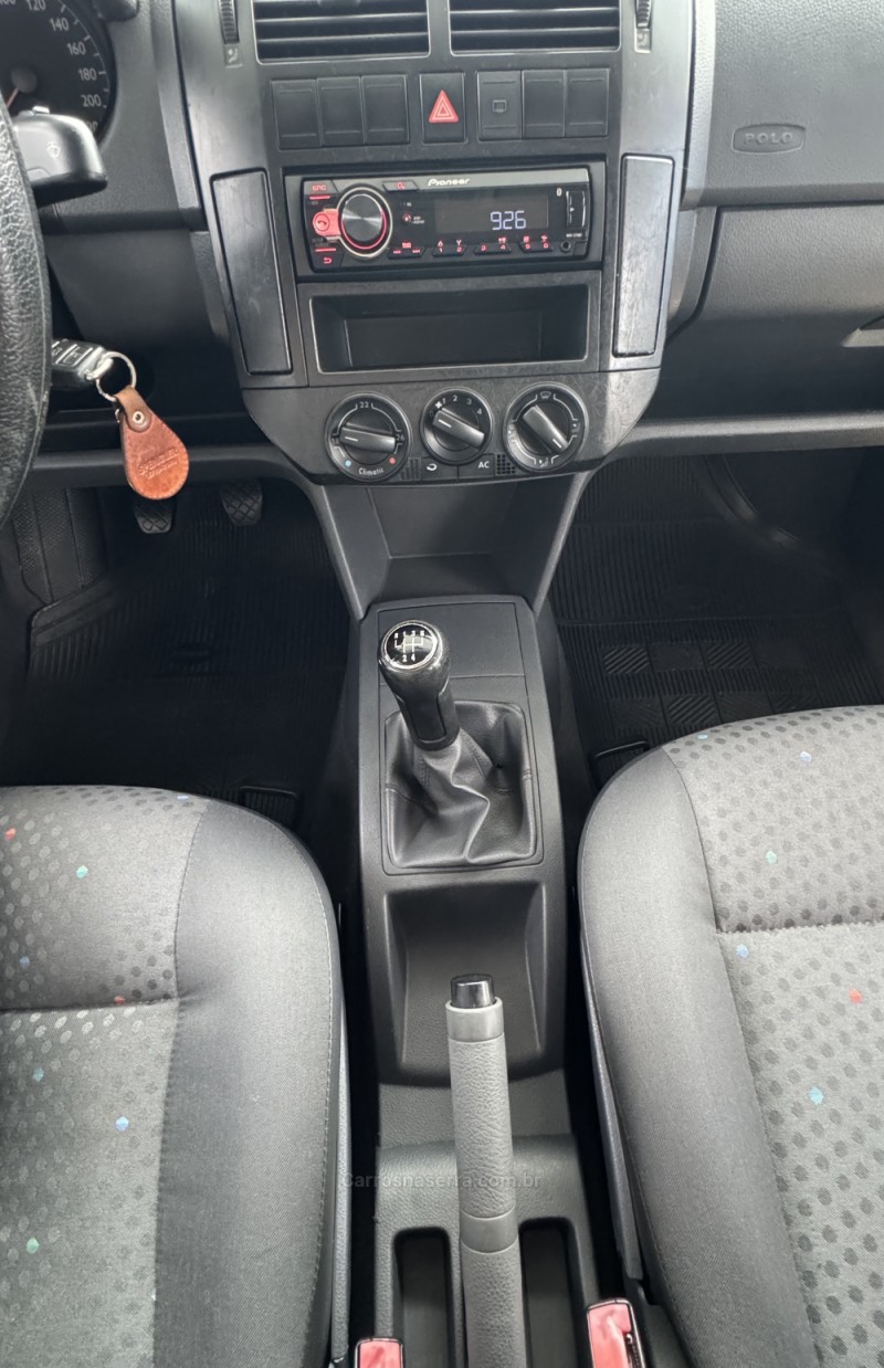 POLO 1.6 MI 8V GASOLINA 4P MANUAL - 2005 - ENCANTADO