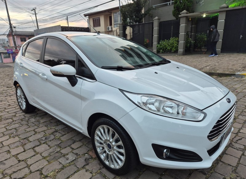 FIESTA 1.6 TITANIUM HATCH 16V FLEX 4P AUTOMÁTICO - 2017 - CAXIAS DO SUL