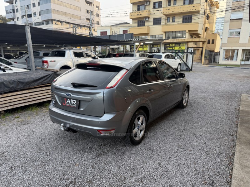 FOCUS 1.6 GLX 16V FLEX 4P MANUAL - 2012 - GARIBALDI