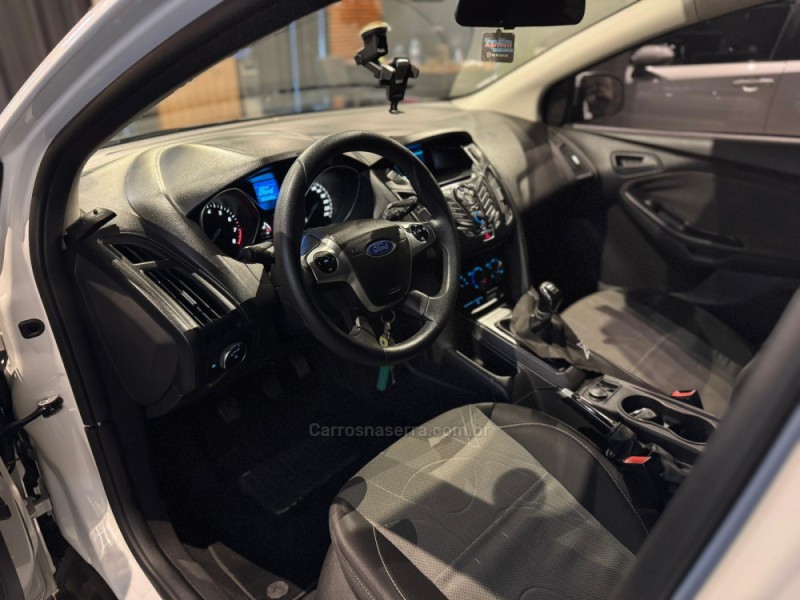 FOCUS 1.6 S 16V FLEX 4P MANUAL - 2015 - FARROUPILHA