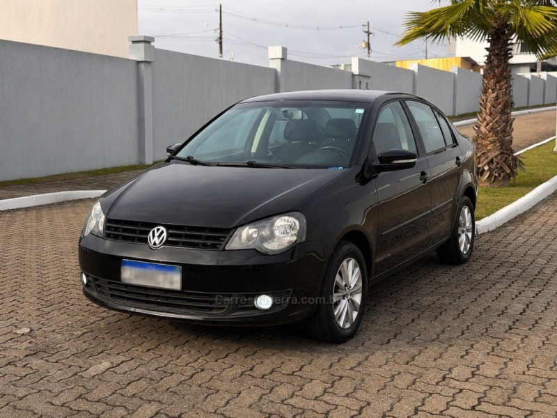 POLO SEDAN 1.6 MI COMFORTLINE 8V FLEX 4P MANUAL - 2014 - LAJEADO