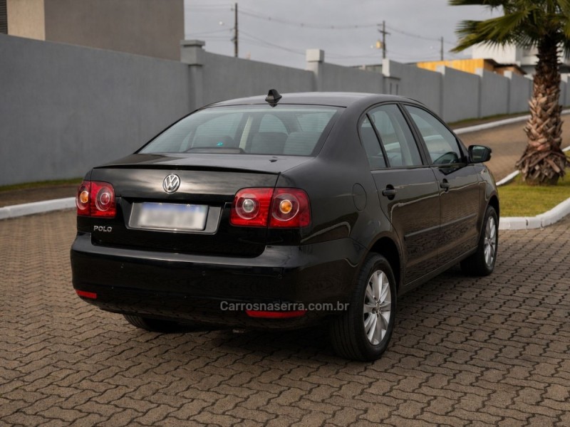 POLO SEDAN 1.6 MI COMFORTLINE 8V FLEX 4P MANUAL - 2014 - LAJEADO