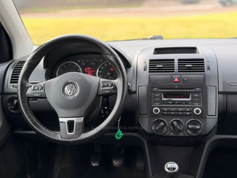 POLO SEDAN 1.6 MI COMFORTLINE 8V FLEX 4P MANUAL - 2014 - LAJEADO