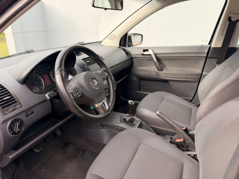 POLO SEDAN 1.6 MI COMFORTLINE 8V FLEX 4P MANUAL - 2014 - LAJEADO