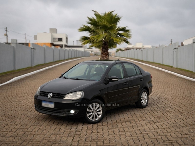 POLO SEDAN 1.6 MI COMFORTLINE 8V FLEX 4P MANUAL - 2014 - LAJEADO