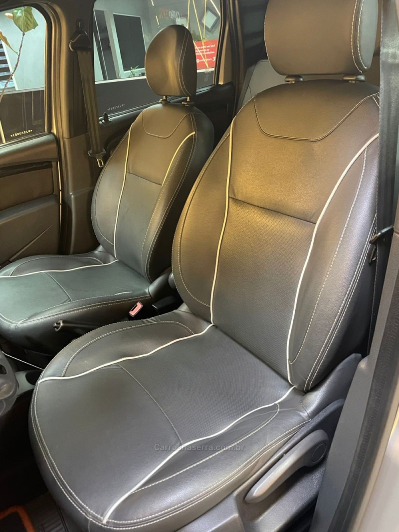 DUSTER OROCH 2.0 16V FLEX DYNAMIQUE 4P MANUAL - 2016 - NOVO HAMBURGO