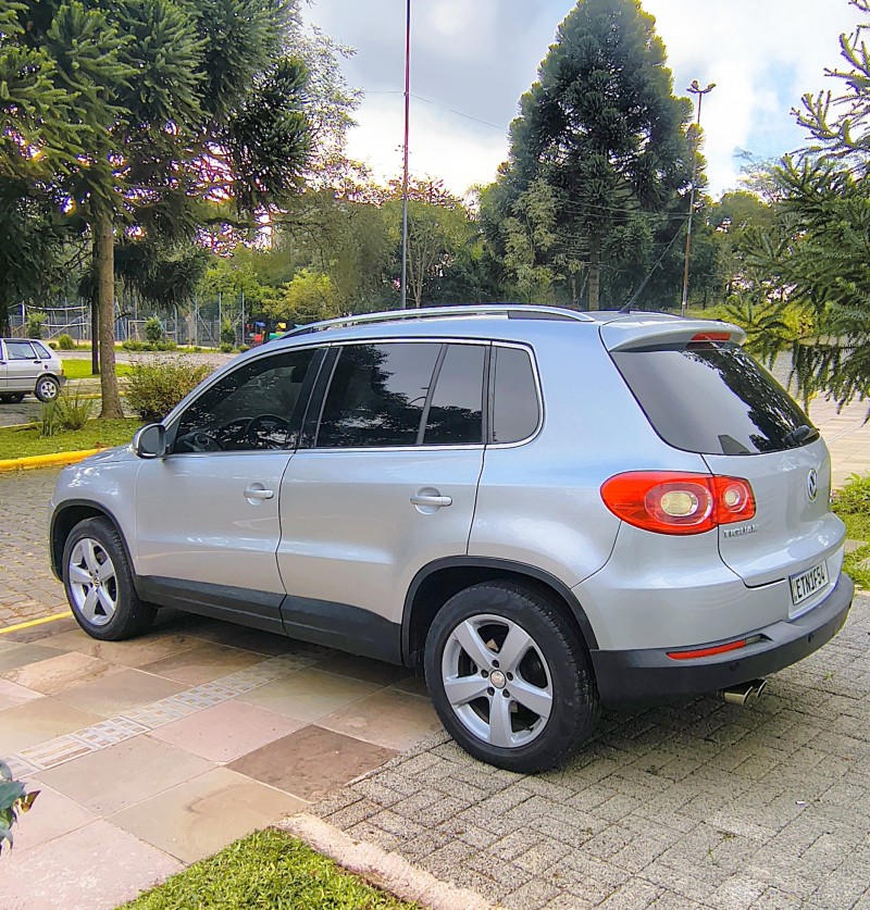TIGUAN 2.0 FSI 16V TURBO GASOLINA 4P TIPTRONIC - 2011 - FARROUPILHA