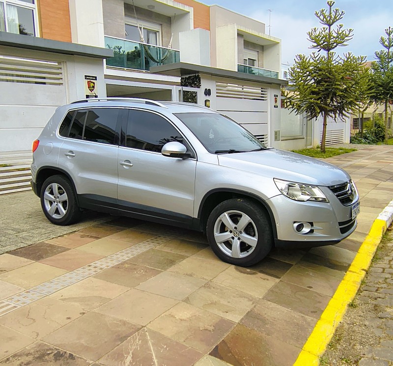 TIGUAN 2.0 FSI 16V TURBO GASOLINA 4P TIPTRONIC - 2011 - FARROUPILHA