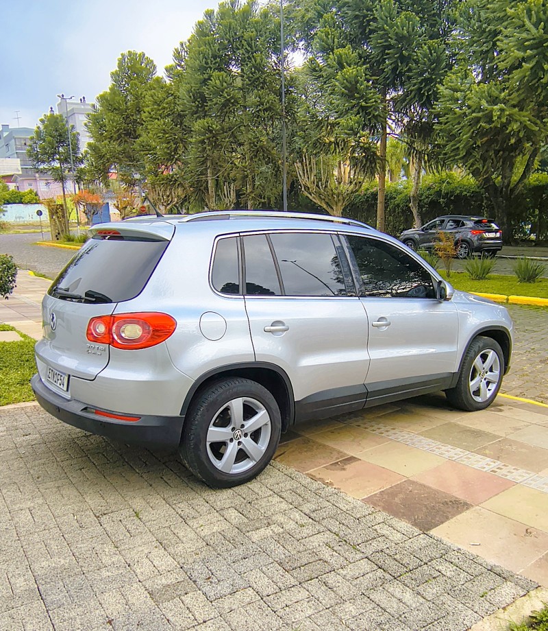 TIGUAN 2.0 FSI 16V TURBO GASOLINA 4P TIPTRONIC - 2011 - FARROUPILHA