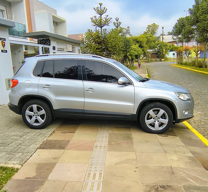 TIGUAN 2.0 FSI 16V TURBO GASOLINA 4P TIPTRONIC - 2011 - FARROUPILHA