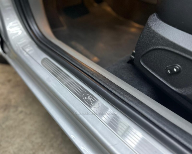 FOCUS 2.0 GHIA SEDAN 16V FLEX 4P AUTOMÁTICO - 2010 - VACARIA