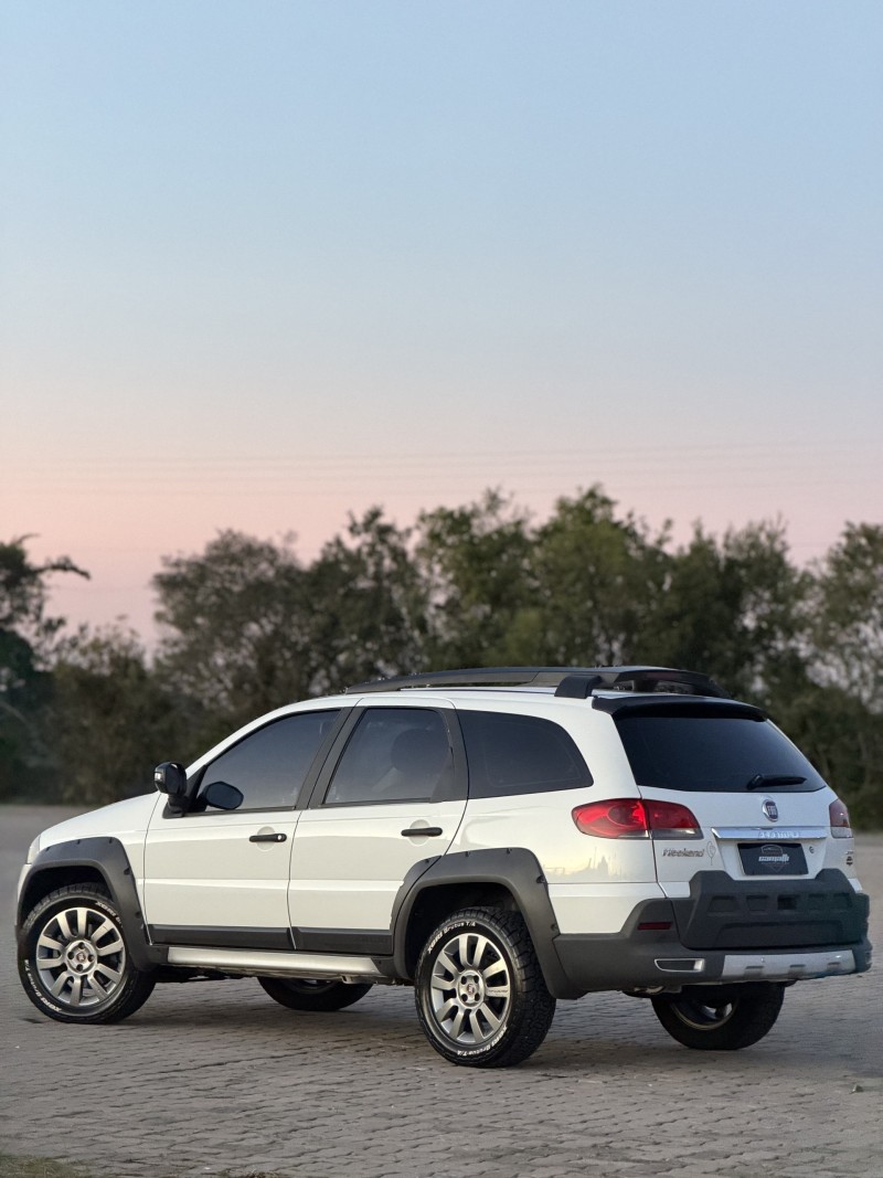 PALIO 1.8 MPI ADVENTURE WEEKEND 8V FLEX 4P MANUAL - 2015 - ANTôNIO PRADO