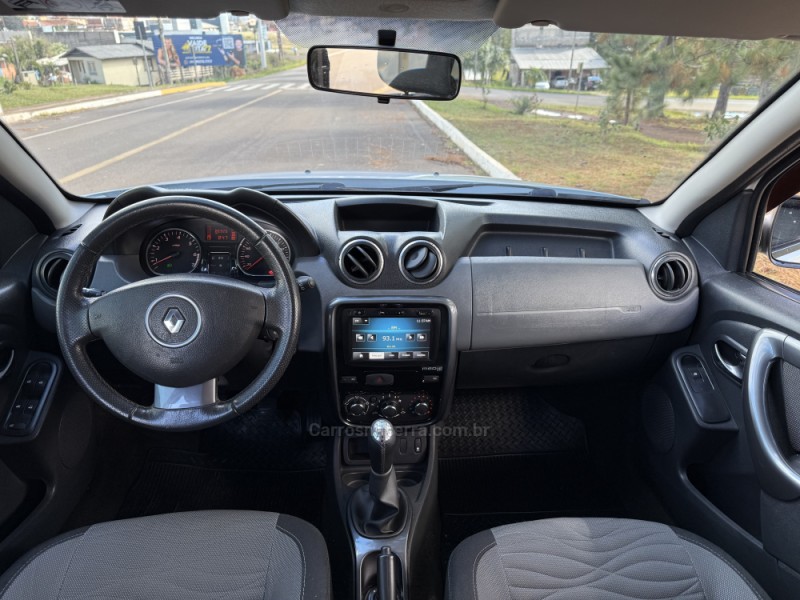 DUSTER 1.6 DYNAMIQUE 4X2 16V FLEX 4P MANUAL - 2014 - VACARIA