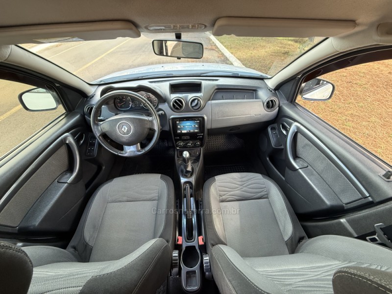 DUSTER 1.6 DYNAMIQUE 4X2 16V FLEX 4P MANUAL - 2014 - VACARIA