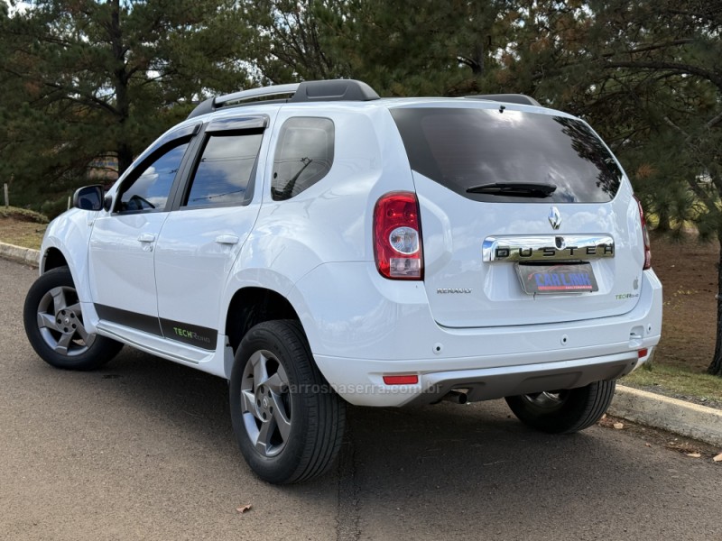 DUSTER 1.6 DYNAMIQUE 4X2 16V FLEX 4P MANUAL - 2014 - VACARIA