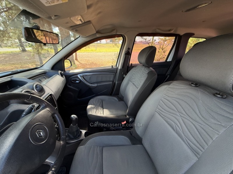 DUSTER 1.6 DYNAMIQUE 4X2 16V FLEX 4P MANUAL - 2014 - VACARIA