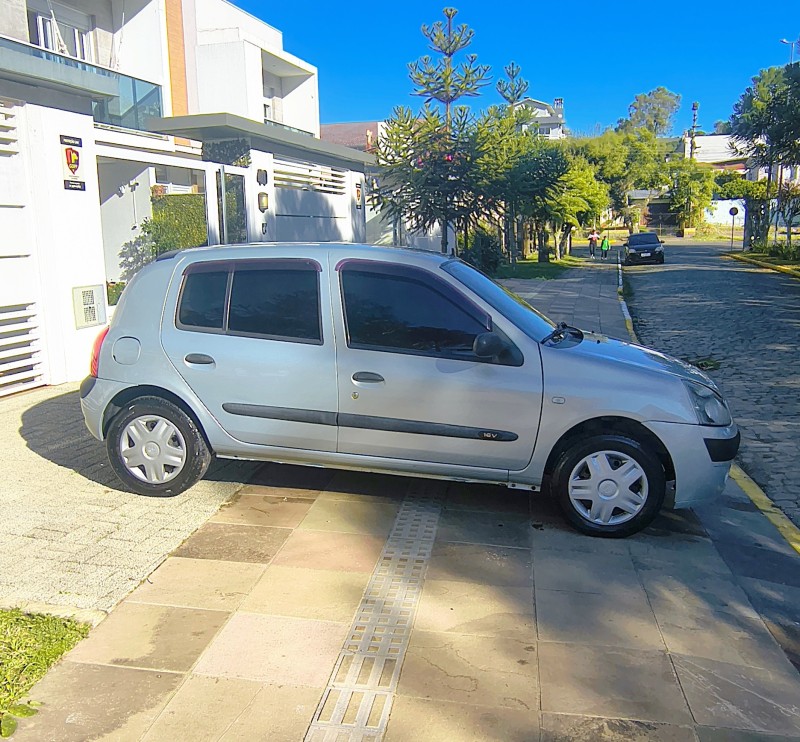 CLIO 1.0 EXPRESSION 16V FLEX 4P MANUAL - 2003 - FARROUPILHA