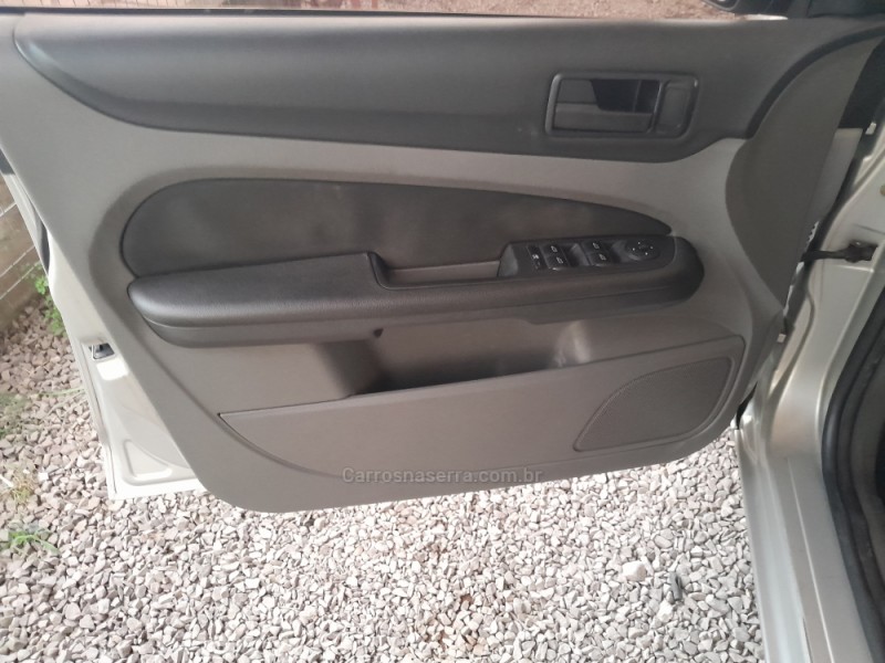 FOCUS 2.0 FC 16V GASOLINA 4P MANUAL - 2009 - VERANóPOLIS