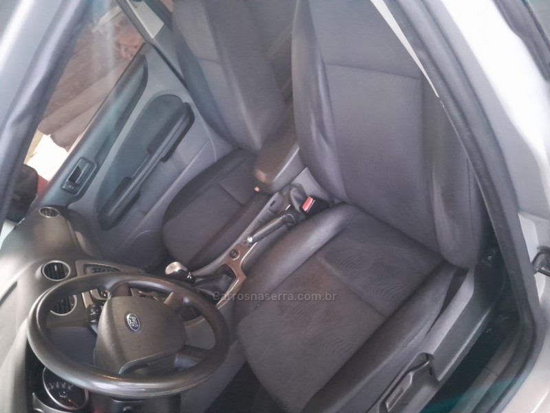 FOCUS 2.0 FC 16V GASOLINA 4P MANUAL - 2009 - VERANóPOLIS