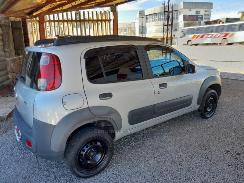 UNO 1.0 EVO VIVACE 8V FLEX 4P MANUAL - 2014 - VERANóPOLIS