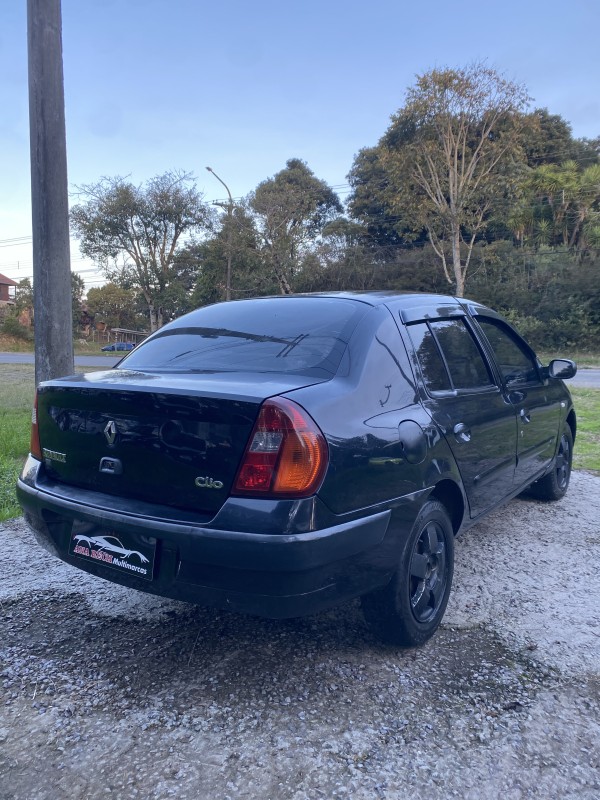 CLIO 1.0 RN SEDAN 16V GASOLINA 4P MANUAL - 2004 - CAXIAS DO SUL