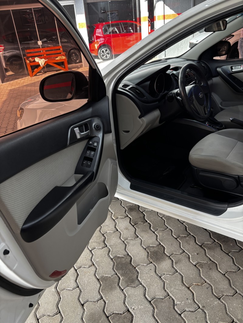 CERATO 1.6 SX 16V FLEX 4P MANUAL - 2012 - HARMONIA
