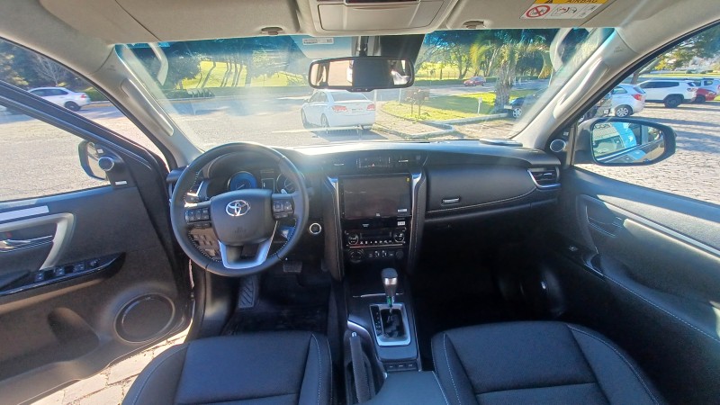 HILUX SW4 2.8 4X4 SRX PLATINUM TURBO DIESEL 4P AUTOMÁTICO - 2026 - FLORES DA CUNHA