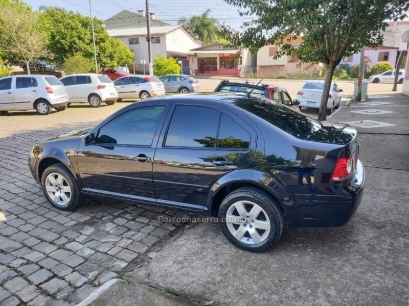 BORA 2.0 MI 8V GASOLINA 4P MANUAL - 2009 - GUAPORé