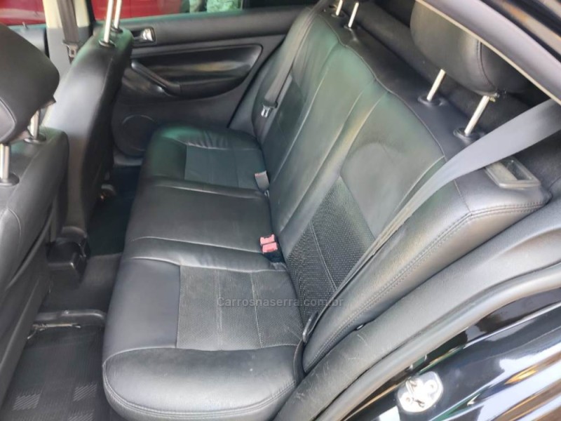 BORA 2.0 MI 8V GASOLINA 4P MANUAL - 2009 - GUAPORé