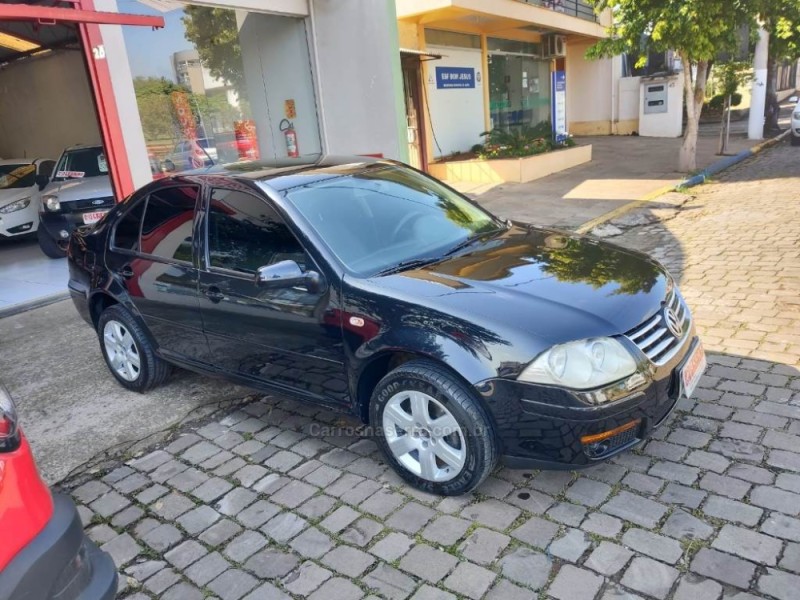 BORA 2.0 MI 8V GASOLINA 4P MANUAL - 2009 - GUAPORé