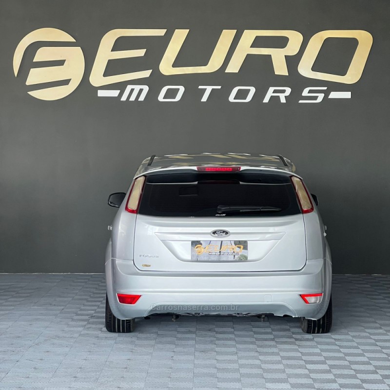 FOCUS 1.6 S 16V FLEX 4P MANUAL - 2012 - PORTãO