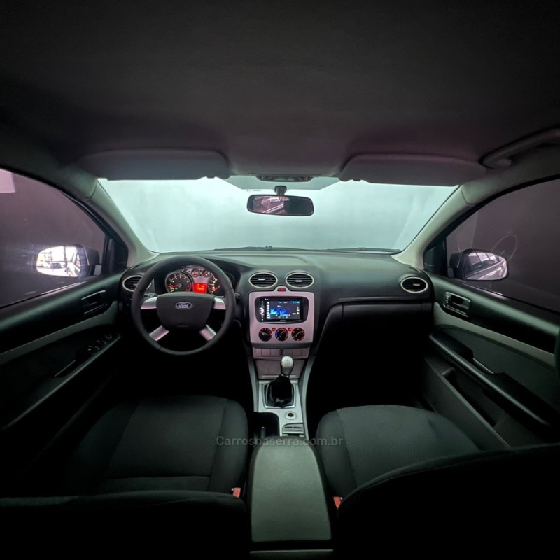 FOCUS 1.6 S 16V FLEX 4P MANUAL - 2012 - PORTãO