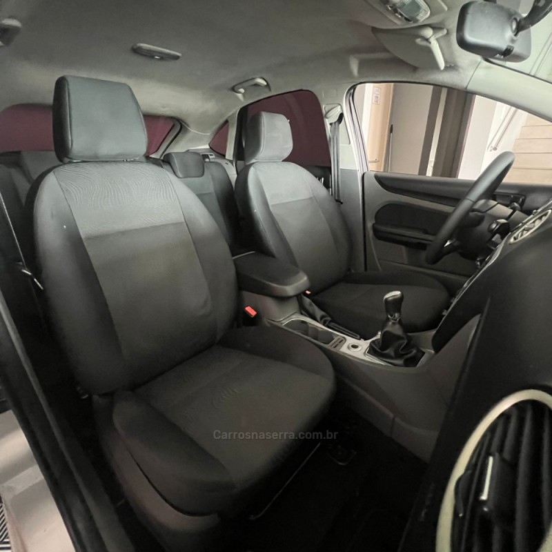 FOCUS 1.6 S 16V FLEX 4P MANUAL - 2012 - PORTãO