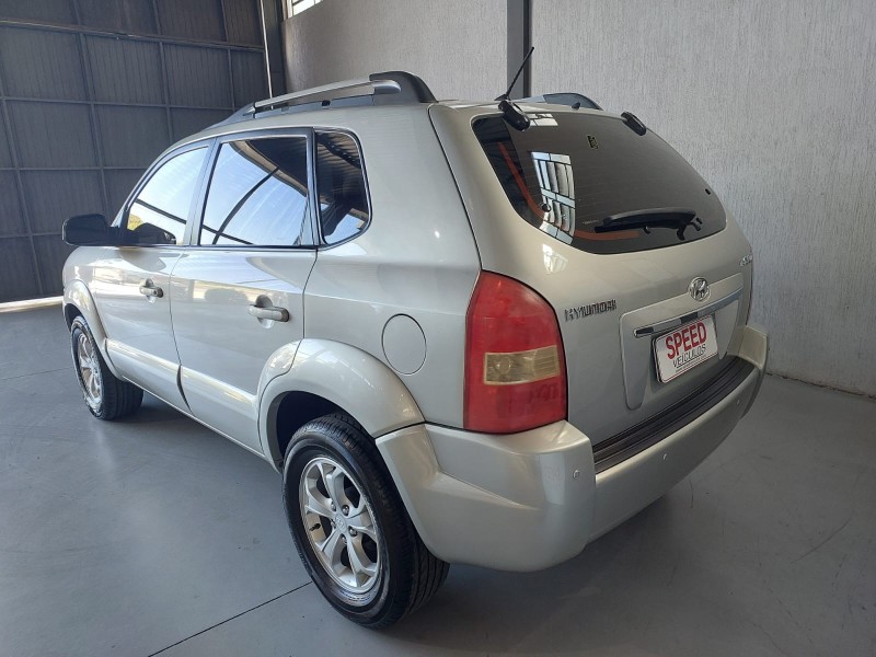 TUCSON 2.0 MPFI GLS 16V 143CV 2WD FLEX 4P AUTOMÁTICO - 2013 - SãO SEBASTIãO DO CAí