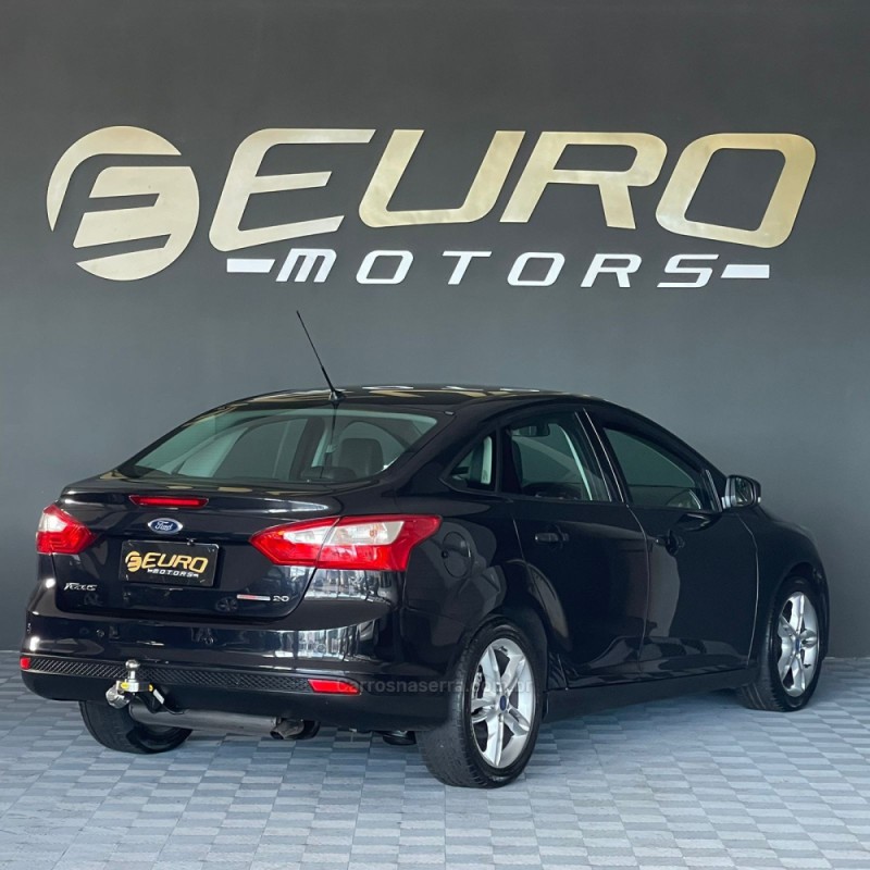 FOCUS 2.0 SE 16V FLEX 4P AUTOMÁTICO - 2015 - PORTãO