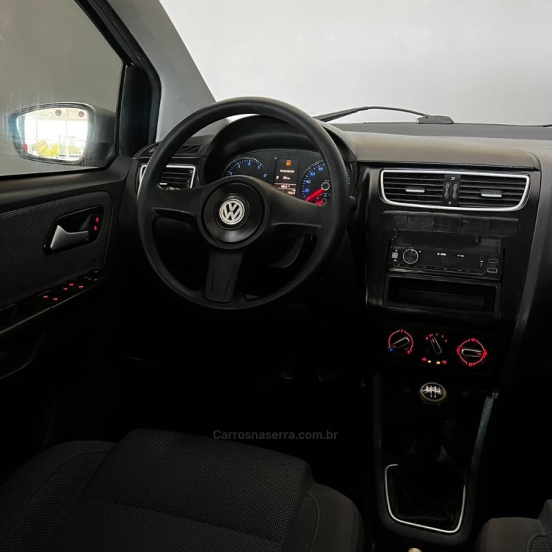 FOX 1.0 MI TREND 8V FLEX 4P MANUAL - 2011 - PORTãO