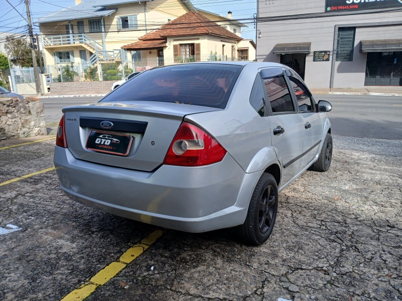 FIESTA 1.0 MPI PERSONNALLITÉ SEDAN 8V GASOLINA 4P MANUAL - 2006 - FARROUPILHA