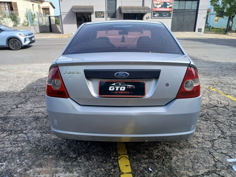 FIESTA 1.0 MPI PERSONNALLITÉ SEDAN 8V GASOLINA 4P MANUAL - 2006 - FARROUPILHA