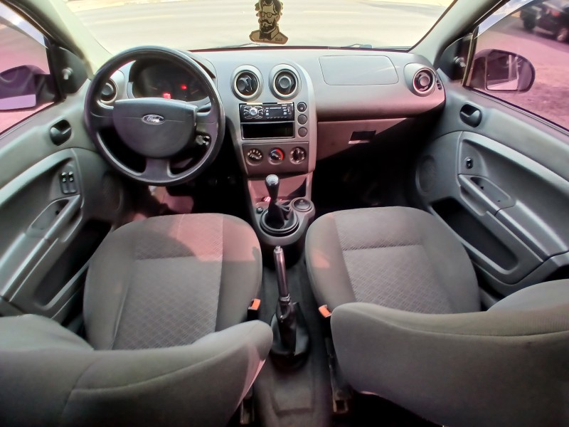 FIESTA 1.0 MPI PERSONNALLITÉ SEDAN 8V GASOLINA 4P MANUAL - 2006 - FARROUPILHA