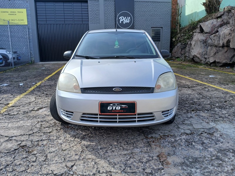 FIESTA 1.0 MPI PERSONNALLITÉ SEDAN 8V GASOLINA 4P MANUAL - 2006 - FARROUPILHA