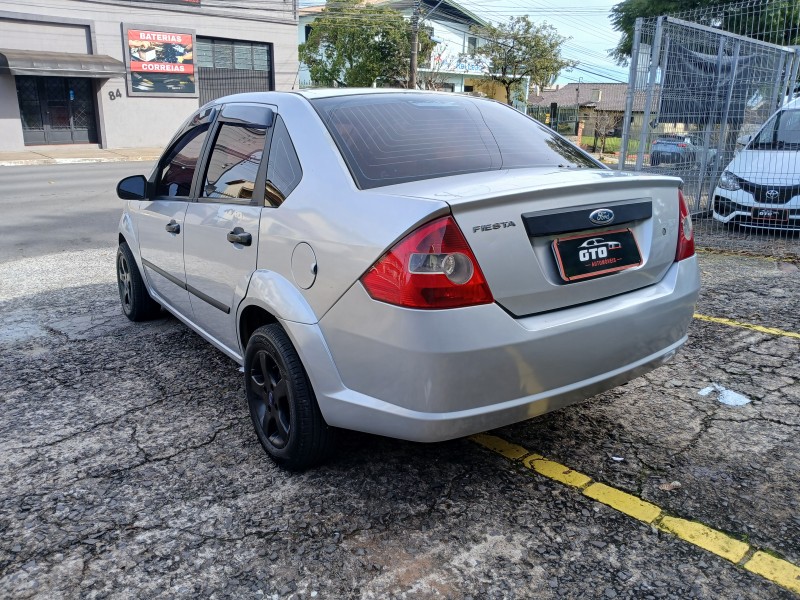 FIESTA 1.0 MPI PERSONNALLITÉ SEDAN 8V GASOLINA 4P MANUAL - 2006 - FARROUPILHA