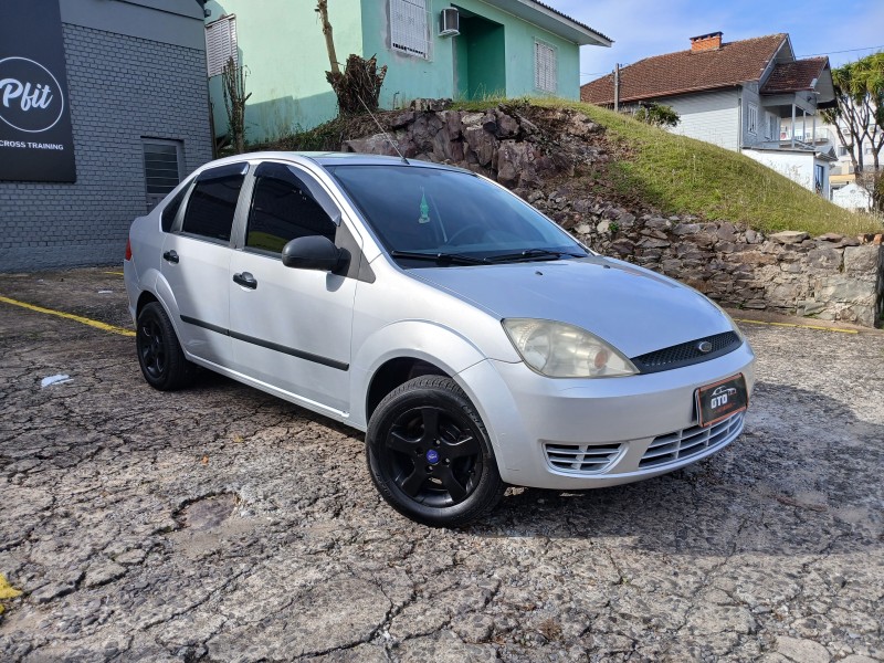 FIESTA 1.0 MPI PERSONNALLITÉ SEDAN 8V GASOLINA 4P MANUAL - 2006 - FARROUPILHA